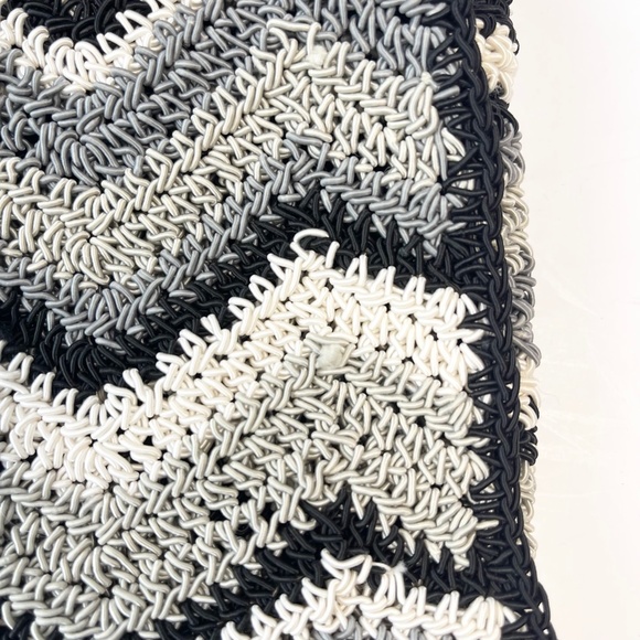 Crossbody Bag for Women Black and White Chevron Pattern Frankie & Johnnie - Picture 9 of 11